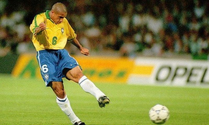 Sự nghiệp rực rỡ của Roberto Carlos bắt đầu 